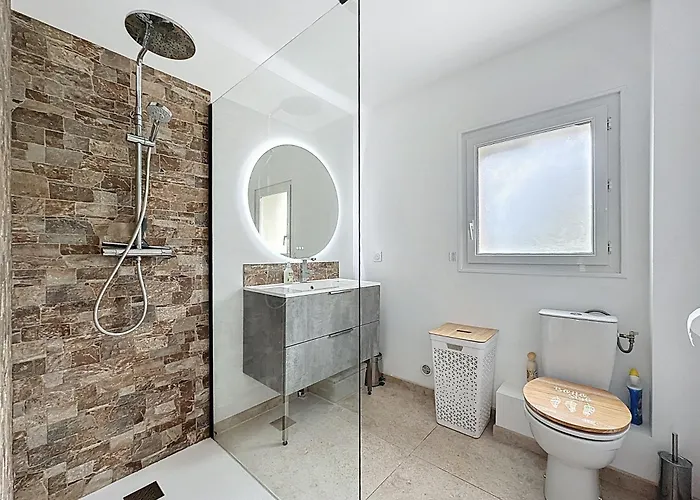 2 Avec Jacuzzi * בוניפסיו